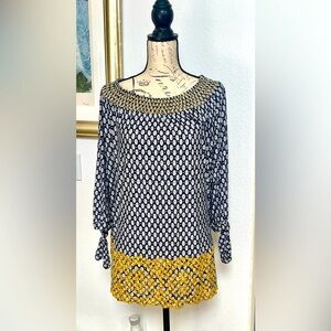 Fever brand smocked top size 1X. Worn 2x. Excellent condition. Tied sleeves.